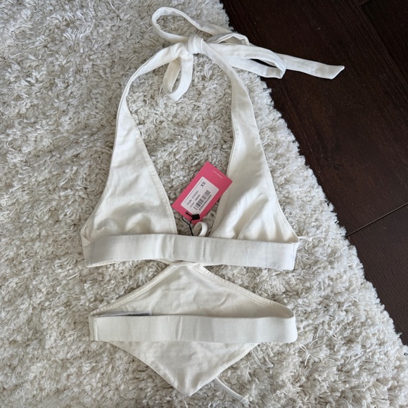 Edikted Cut Out Strappy Halter Top - Picture 4 of 6